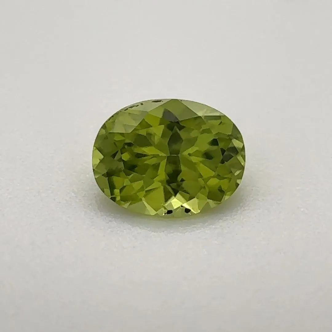 1.03ct Oval Natural Peridot (Colour Green, Clarity Slightly Included, Cut Faceted)